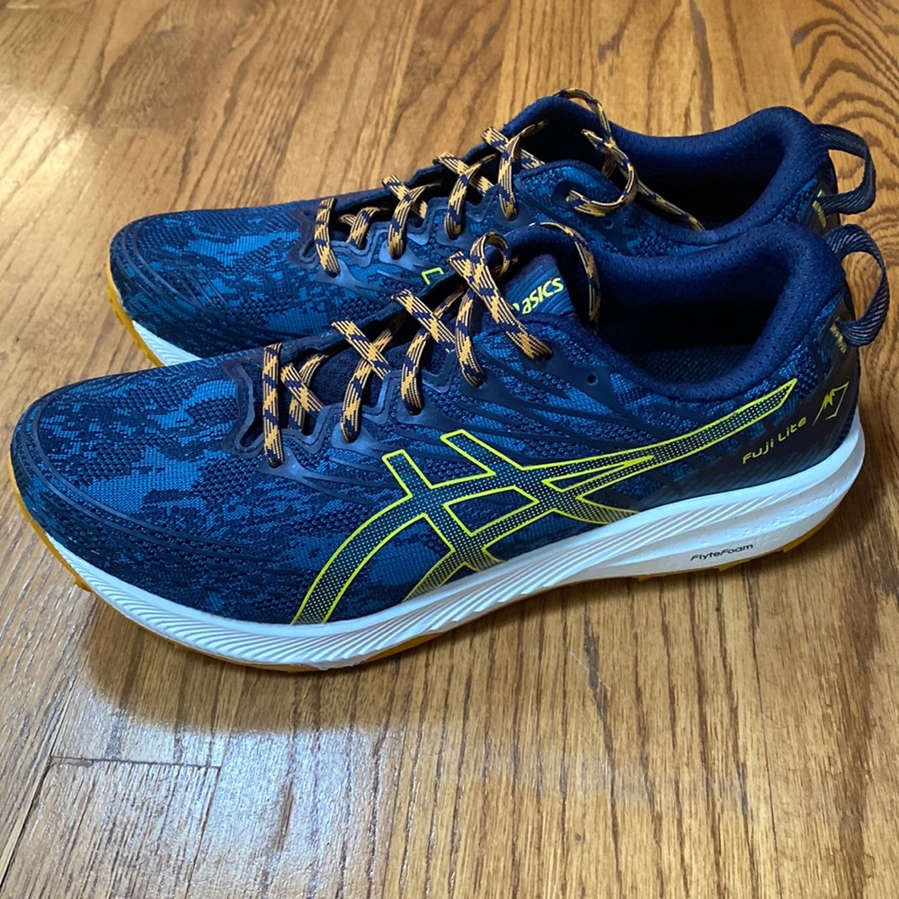 ASICS Fuji Lite 3 trail running shoes
